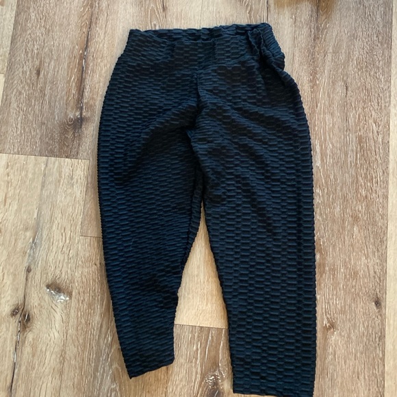 Capris - Picture 1 of 2